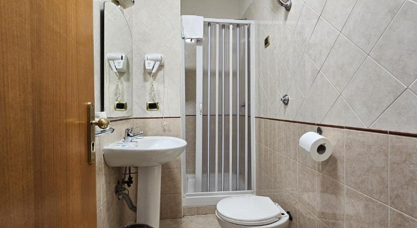 Image of Single Room with Bathroom 2