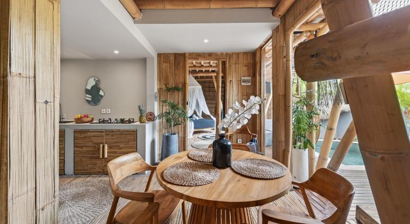 バリ Noon Bamboo Villas Pererenan 4つ星 ホテル レストラン