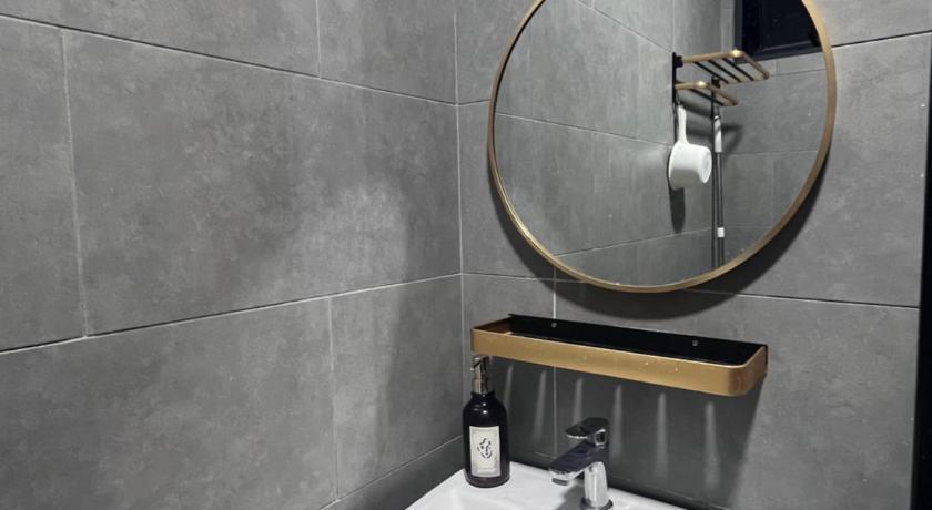 Comfort Stay Neusuite Jelatek - image 9