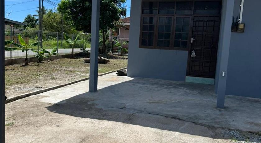 クアラトレンガヌ NH2 Homestay Gong Badak 3つ星 ゲストハウス プール