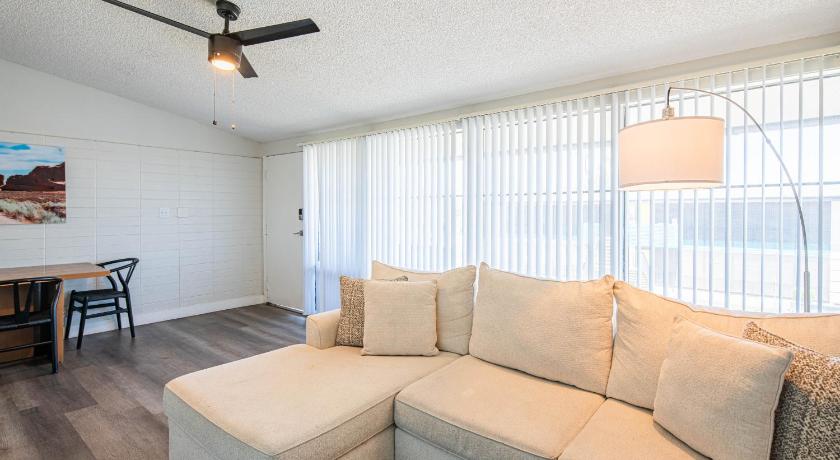 피닉스 (AZ) Spacious 2 Bedroom, 2 Bath, Pool, Free Parking, Gym 2성급 숙소 스위트룸