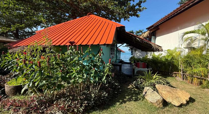 Image of Bungalow with Partial Sea View 6