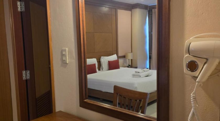 Image of Standard suite family 12