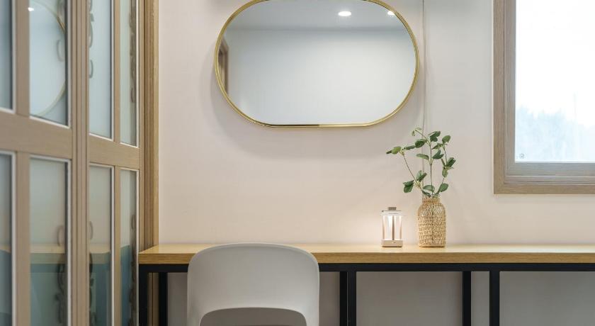 Image of Studio 4 7