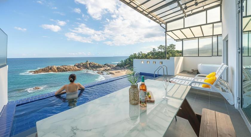 Yeongdeok yeongdeok chaeumneul poolvilla 4-Star Guesthouse lobby