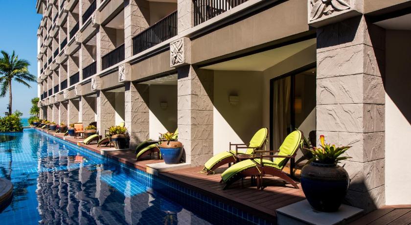 Image of Deluxe Pool Access 8