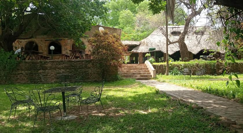奇邦博 Chirundu - Zambezi River Campsite - Camp along the Zambezi River - Enjoy Game & Canoeing Safaris as  3星级 单人房 餐厅