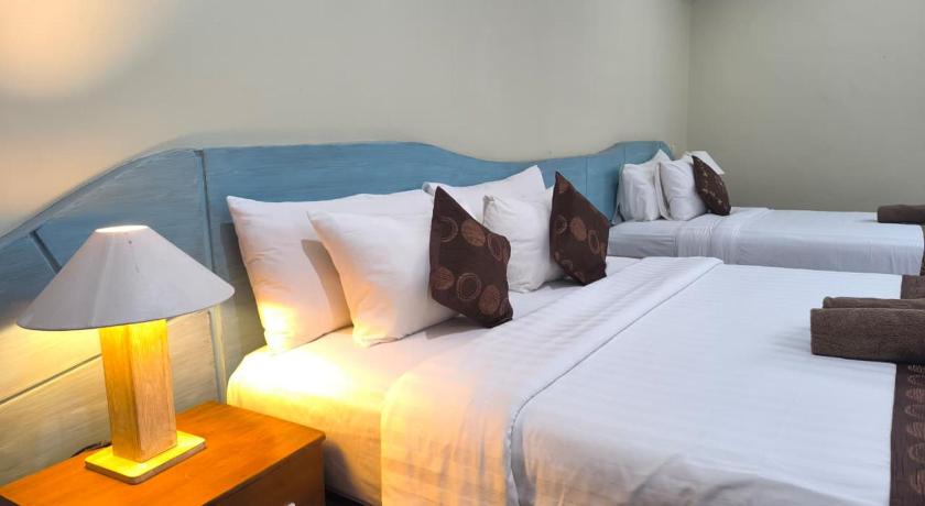 Image of Deluxe Triple Room 15
