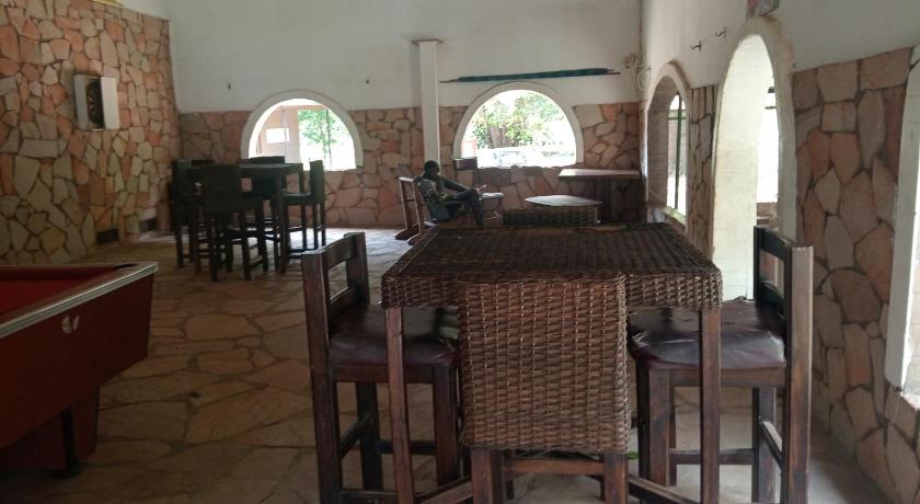 奇邦博 Chirundu - Zambezi River Campsite - Camp along the Zambezi River - Enjoy Game & Canoeing Safaris as  3星级 单人房 餐厅