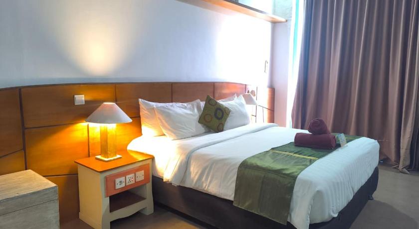 Image of Deluxe Double Room with Balcony and Sea View 0
