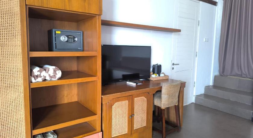 Image of Deluxe Double Room with Balcony and Sea View 14