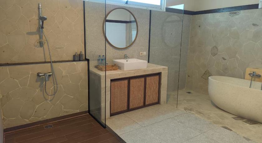 Image of Deluxe Double Room with Balcony and Sea View 8
