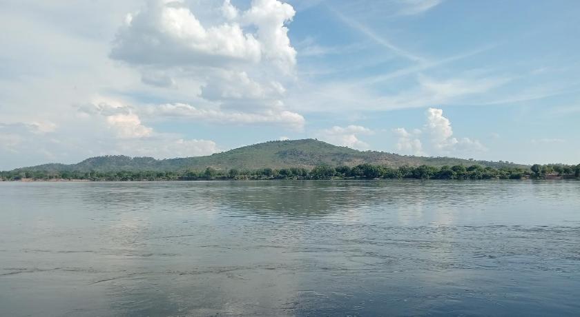 奇邦博 Chirundu - Zambezi River Campsite - Camp along the Zambezi River - Enjoy Game & Canoeing Safaris as  3星级 单人房 餐厅