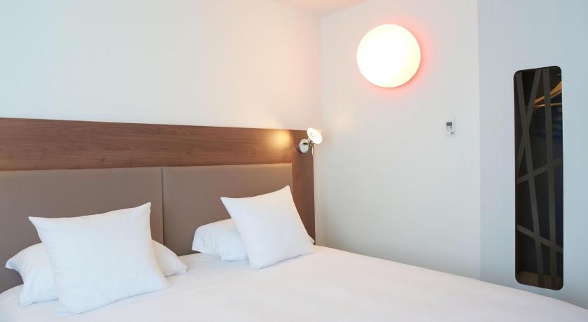 Image of Two Connecting Double Rooms 12