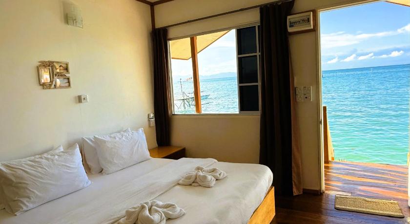 รูปของDeluxe King Room with Sea View & Boat Transfer 5