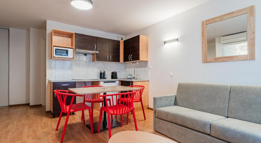 Kitchen, Residhotel Mulhouse Centre in Mulhouse Residhotel Mulhouse Centre