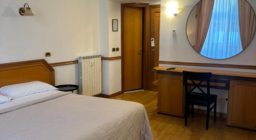 Image of Triple Room with Garden View 6