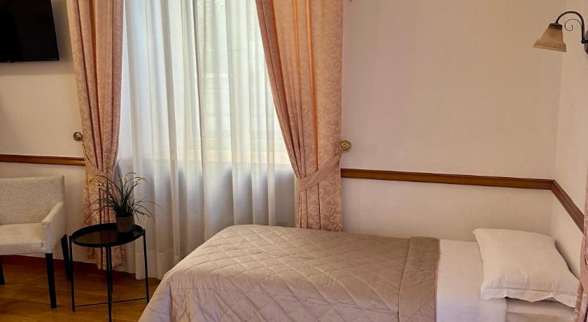 Image of Triple Room with Garden View 9