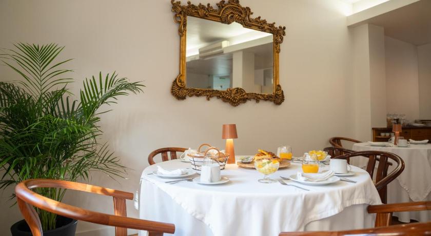 ギマランイス Hotel Toural 4つ星 ホテル ロビー