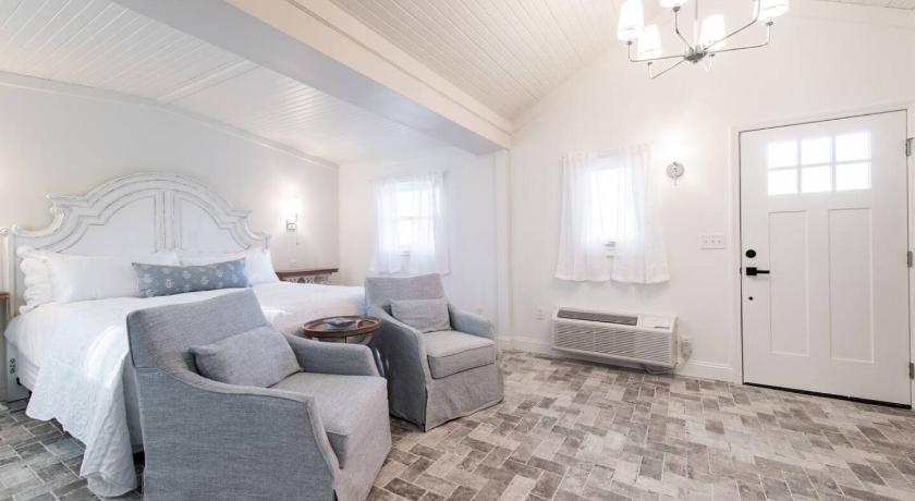 스코츠버그 (IN) Lakeside Cottage 4성급 숙소 스위트룸