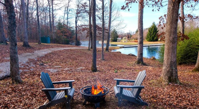 스코츠버그 (IN) Lakeside Cottage 4성급 숙소 수영장