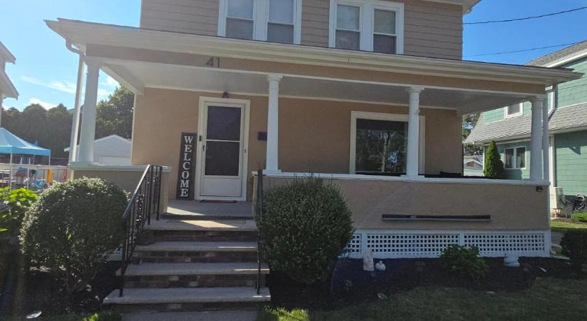 The Fairview - North of Boston Furnished Home