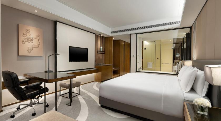 Image of 1 King Standard High Floor 1