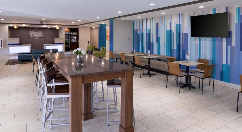 Holiday Inn Express & Suites Lexington Midtown photo