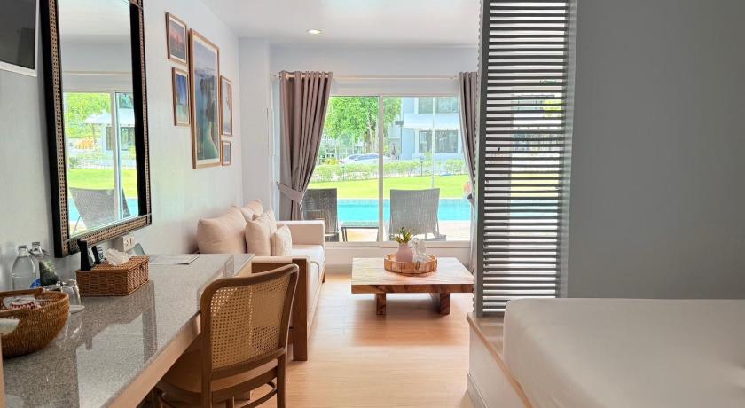 Image of Pool Access Room 0