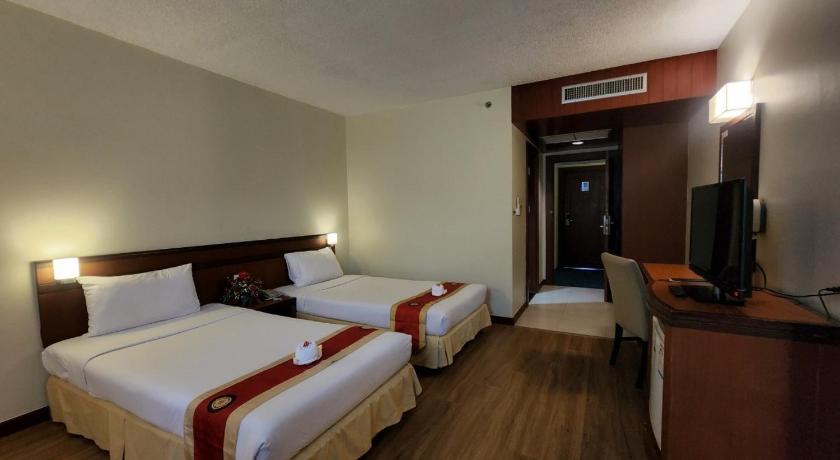 Image of Standard Twin 3