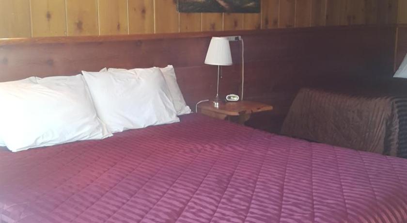 Bluebird Cottage Inn 26905 Highway 243 Idyllwild