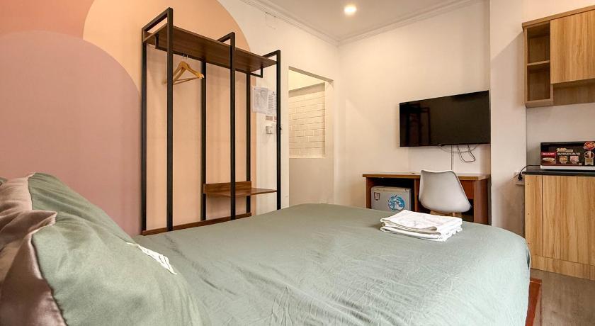 Image of Deluxe King Room 1