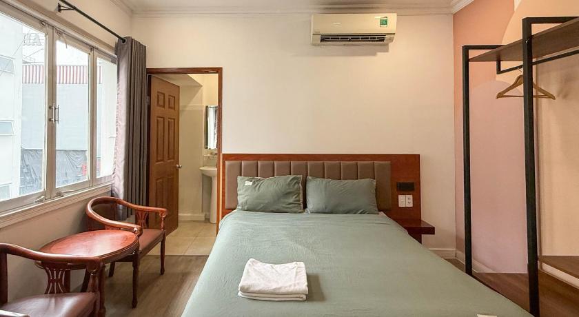 Image of Deluxe King Room 0
