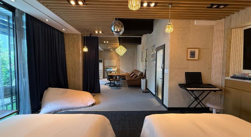 Bild av Private Lounge Terrace Suite(Two nearby rooms - Not connecting) 4