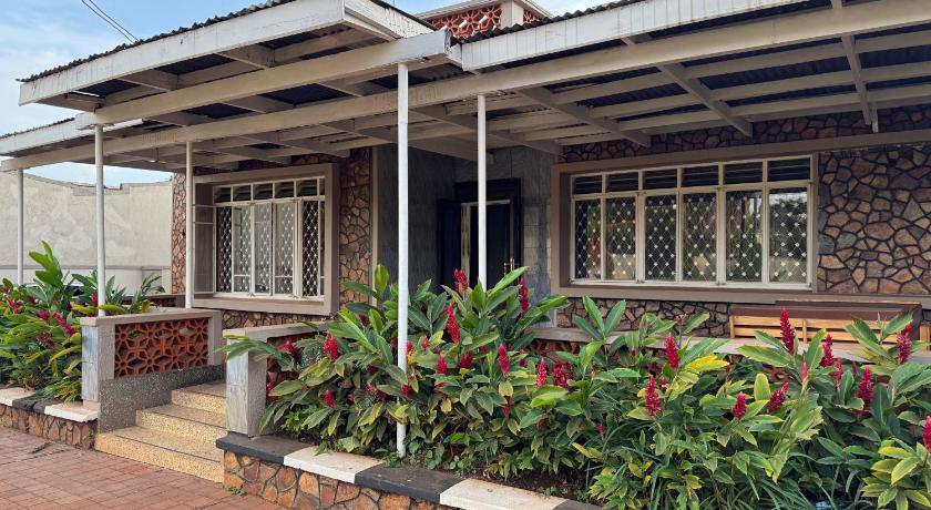 Jinja Lush Haven