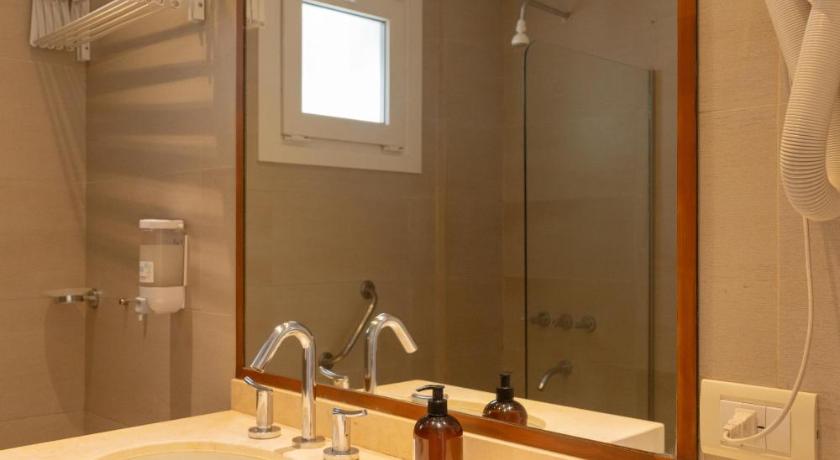 Image of One-Bedroom Apartment with Balcony 2