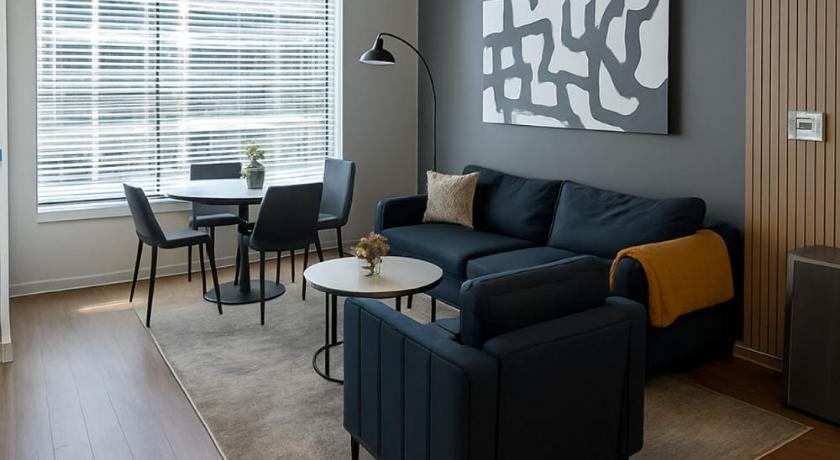 버밍햄 (AL) Birmingham Stay 2BR with Rooftop Amenities 4성급 숙소 객실