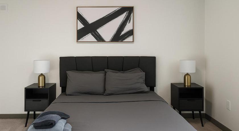 버밍햄 (AL) Birmingham Stay 2BR with Rooftop Amenities 4성급 숙소 객실