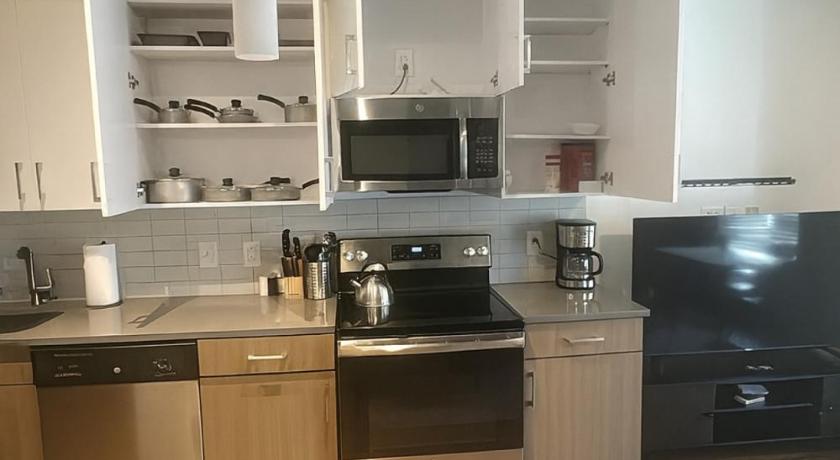 버밍햄 (AL) Birmingham Stay 2BR with Rooftop Amenities 4성급 숙소 객실