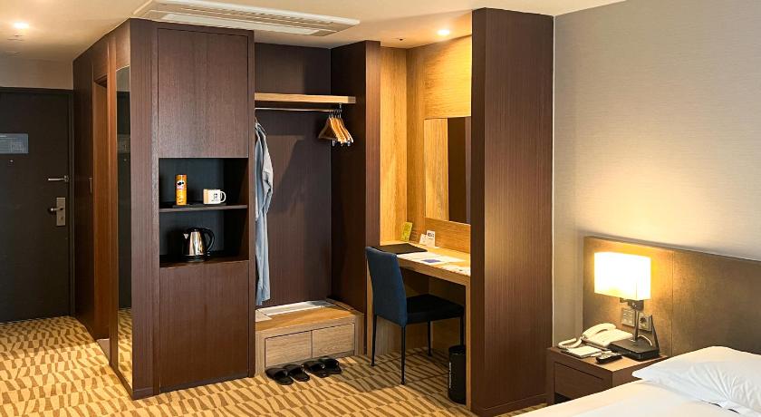 Image of 1 Double Bed, Nonsmoking, Shower, Teapot 1