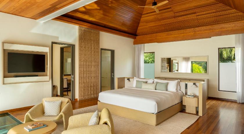 Image of 3-Bedroom Beachfront Pavilion with Pool 9