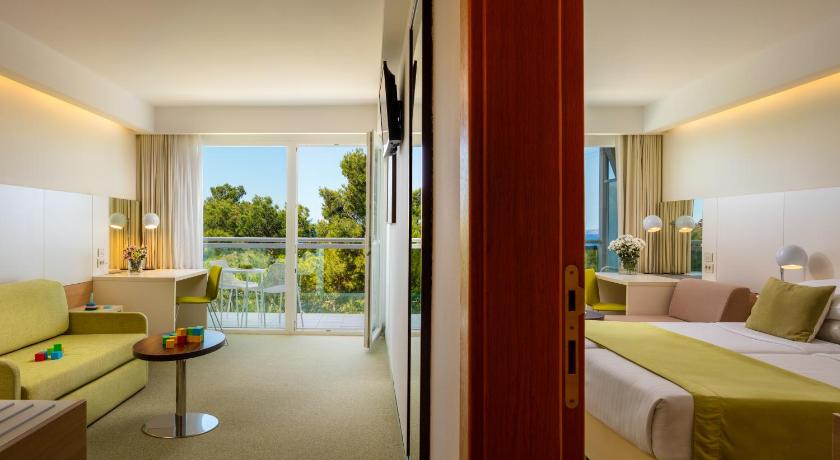 Image of Suite with Balcony and Sea Side 3