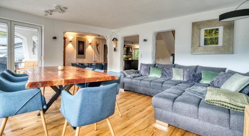 Große Wohnung am Wald mit Aussicht, Sauna, Kaminofen, Grill