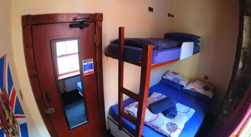 Image of Twin Room with Shared Bathroom 1