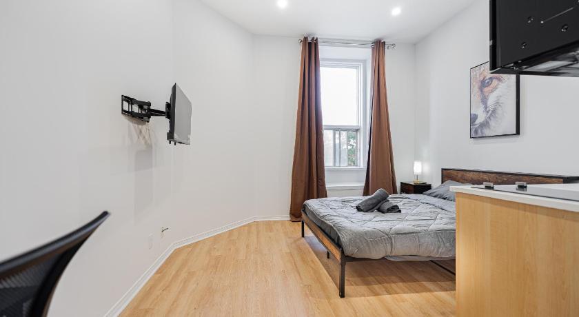 Studio Chaleureux avec parking pres du metro et avec parking au centre ville Montreal