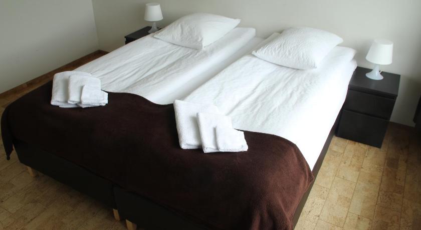 Image of Standard Twin Room with Shared Bathroom 1
