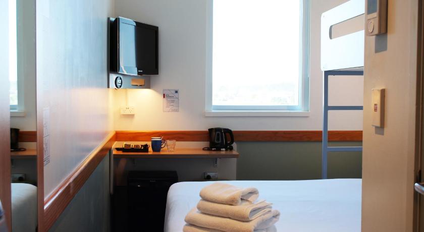 Image of Standard Room with a King bed and 1 bunk bed 6