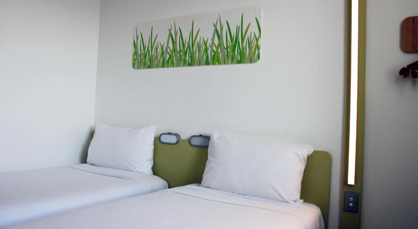 Image of Budget Room with 2 Single Beds 6