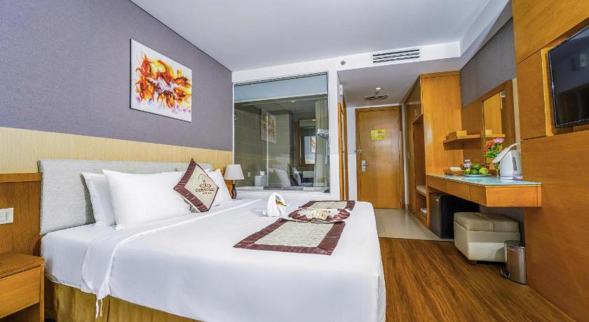 Image of Deluxe Sea View With Balcony 6