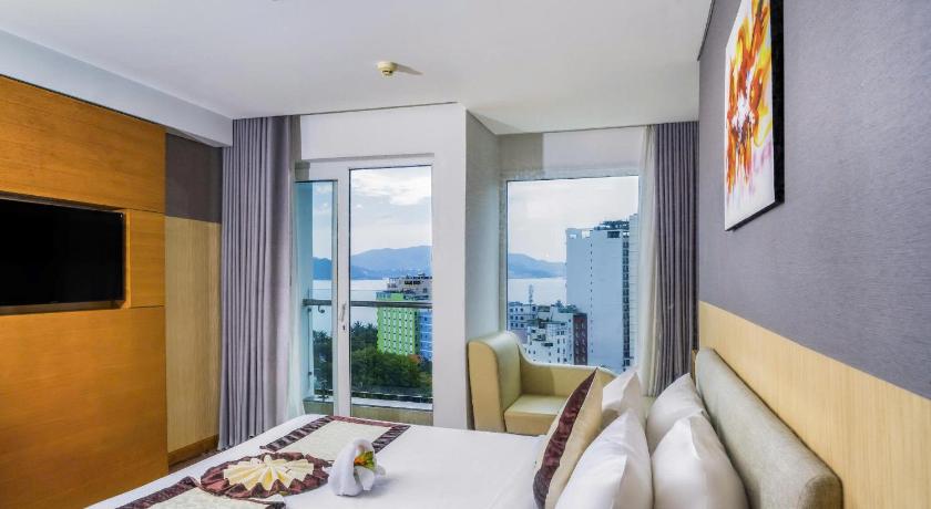 Image of Deluxe Sea View With Balcony 1